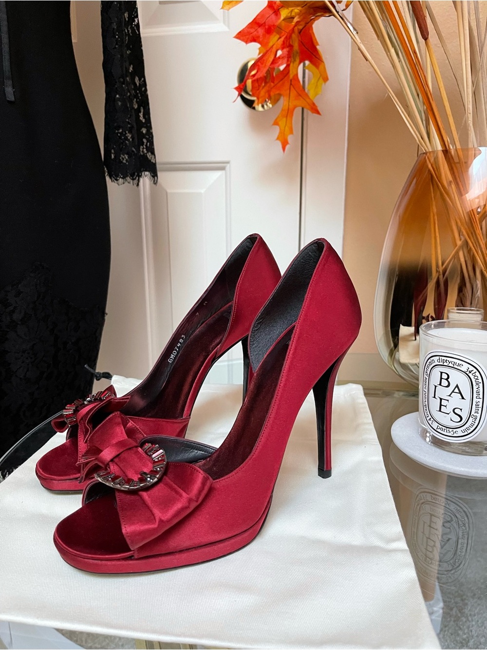 Stuart Weitzman Satin Peep Toe Pumps Size 9 Burgundy Bow Crystal Heels - Picture 14 of 15